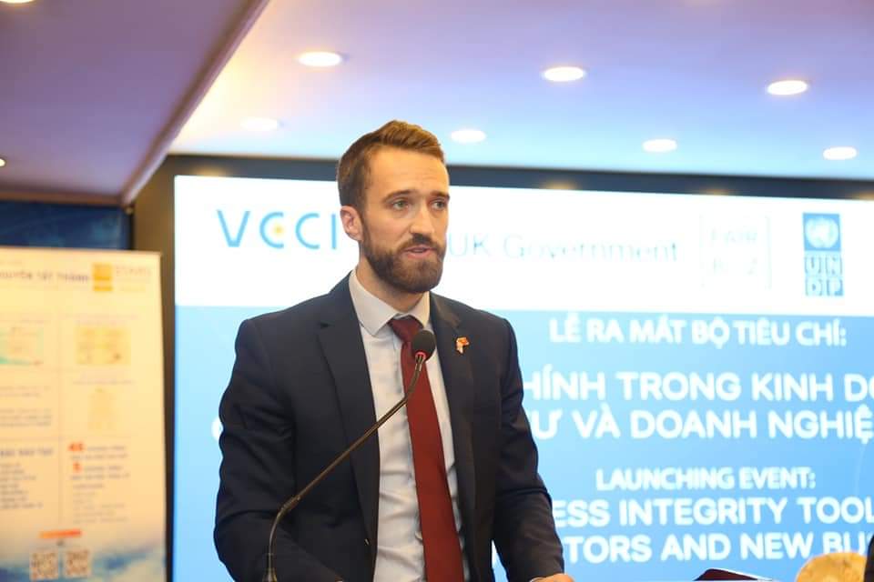 UNDPVietNam's tweet image. “Corruption creates serious risks for investors &amp;amp; startups. That’s why we need to practice integrity in the business environment” - Mr. Vo Tan Thanh, Deputy Chairman of #VCCI at launch of #BusinessIntegrityToolkit for #investors &amp;amp; #startups
👉 bit.ly/2XcHVmN

#FairBiz