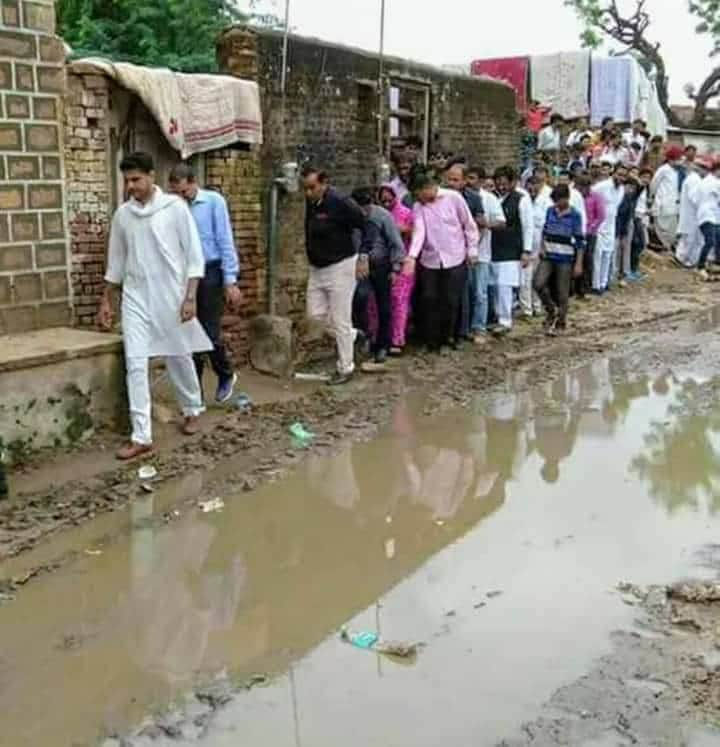 Vsprincipal1's tweet photo. जो बाढ़ या किसी प्रकार की भी आपदा में पैदल घूम घूम कर जनता की समस्याओं का जायजा व निवारण के प्रति जननेता के अपने फर्ज को निभाने हेतु सदैव तत्पर रहें ऐसे जनहित चिंतक नाकारा नहीं विरले होते हैं
@SachinPilot
#SachinPilot
#ये_लड़ाई_स्वाभिमान_की_है
#supportsachinpilot
#सचिन_के_अपने https://t.co/32G5hz5t7R