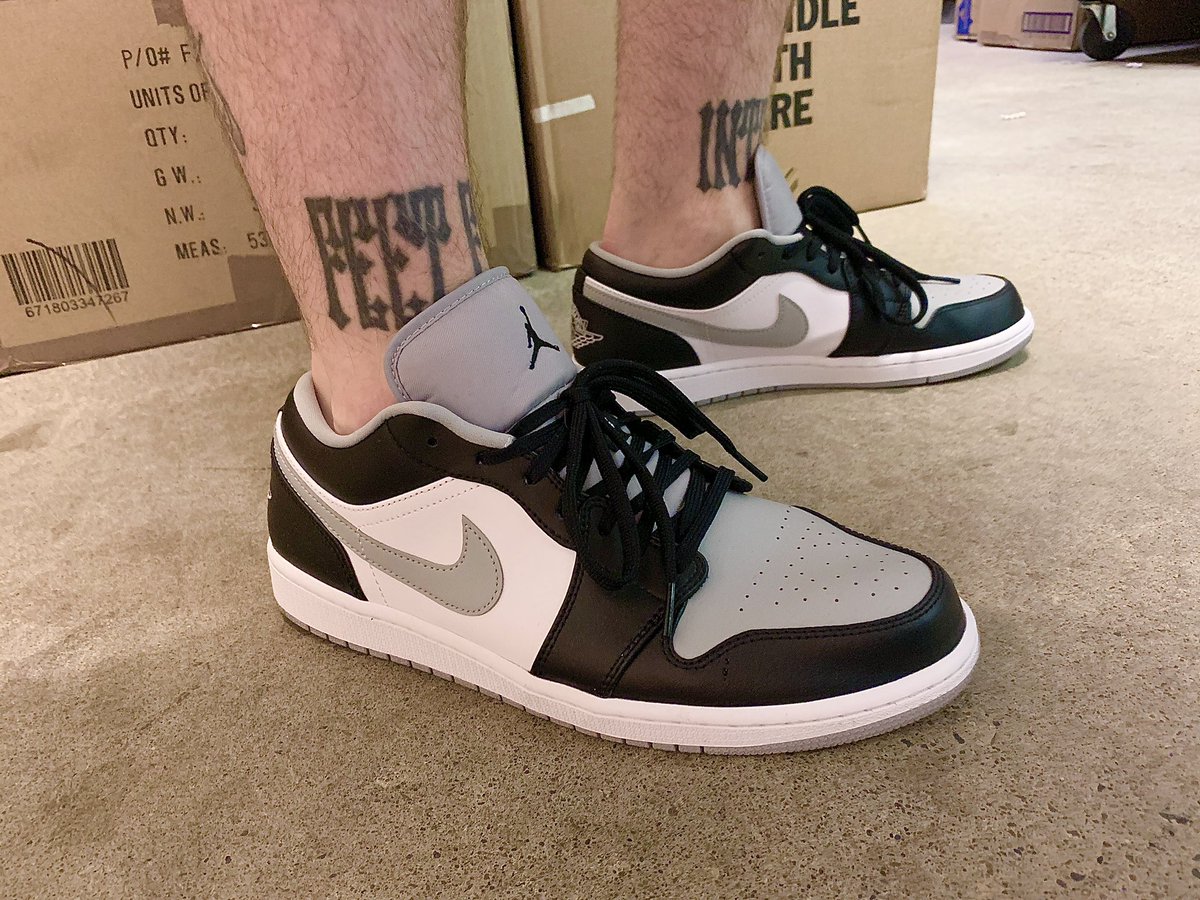 GibsonPxwer's tweet photo. Rocking the Jordan 1 Shadow Lows at work today. Seriously a comfortable sneaker. #jordan #jordan1 #kotd #AJ1FAM #feetfirstintohell https://t.co/Wi1rXcbCUC
