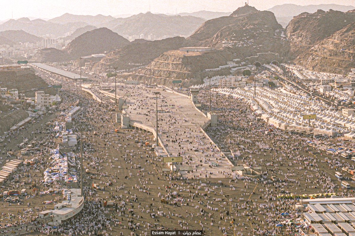 EssamHayat's tweet photo. مشعر منى في اليوم العاشر من ذي الحجة
بدقة عالية عام ١٤١٨هـ | 1998م
⠀
ويظهر في الصورة:
- جسر الجمرات القديم
- جمرة العقبة
- وجموع من الحجيج
- وبعض المساكن القديمة

#من_الماضي_الجميل
#ذكريات_الماضي 

.
#مكة_المكرمة #مكة_من_السماء #الحج  #حج #عصام_حيات

#كل_عام_وانتم_بخير ⠀ https://t.co/fiCaErbk85