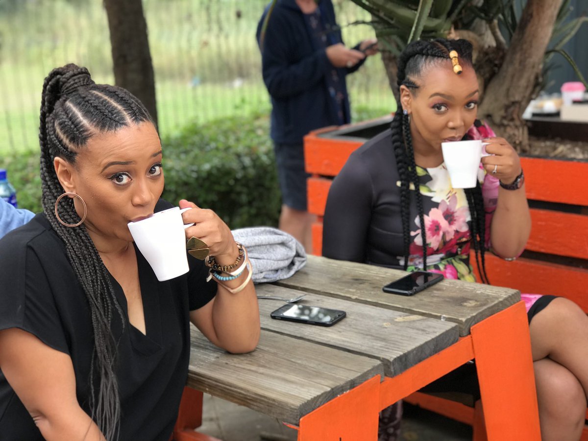 tembisanxumalo's tweet photo. Happy Friday 🤍🌸. I hope twitter user, @RenateStuurman, is having a beautiful morning🤩🥰😘🌞. #NotADiva https://t.co/f51KI17qOX