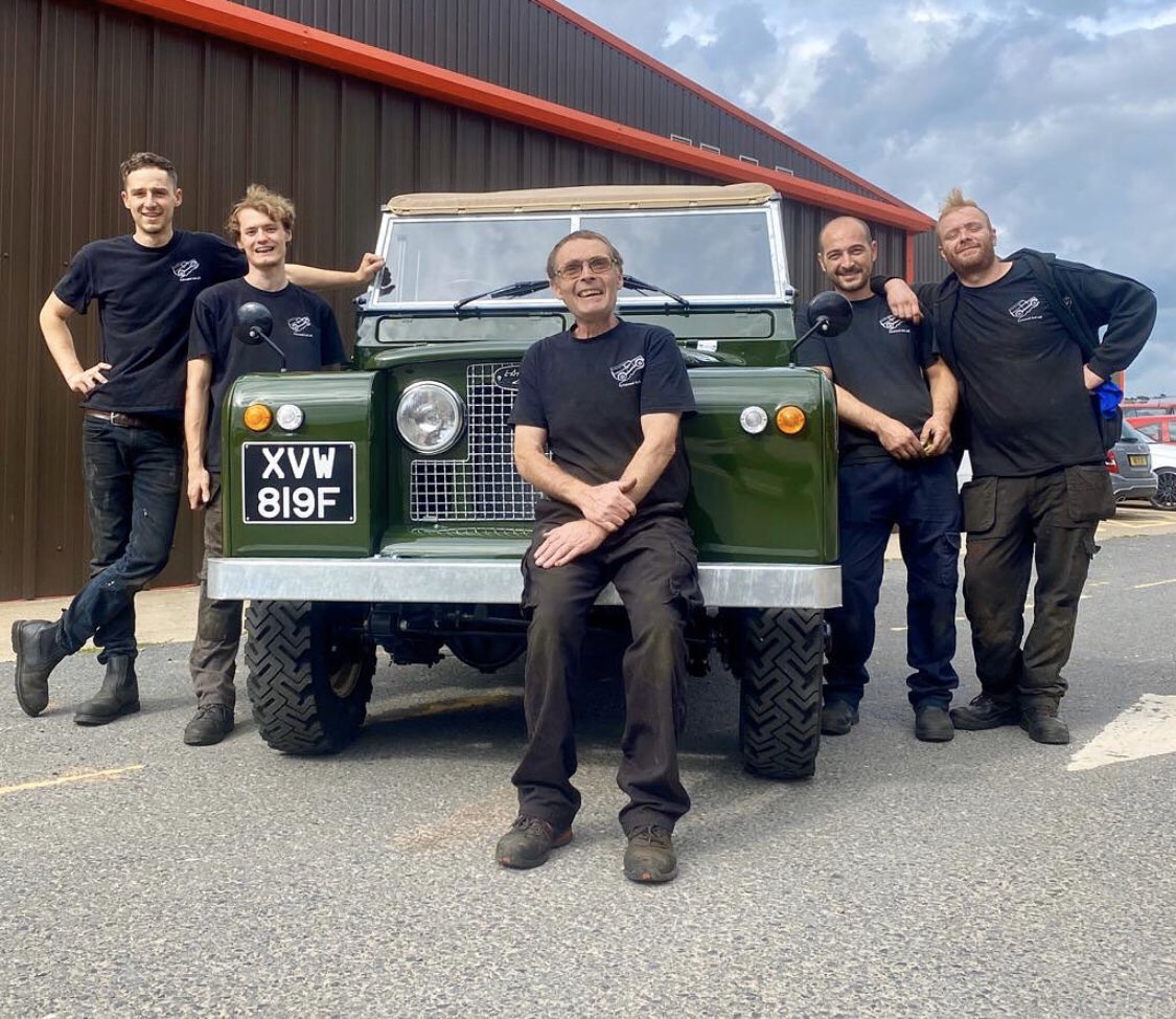Friday Pose! 🚗 #landrover #teamwork #FridayMotivation