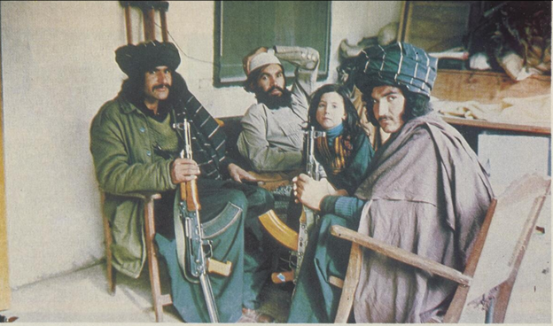 Here, the eldest of Favero's kids is seen sitting with friends of her father, the Mujahideen. She mentioned that her kids would play with the Mujahideen, pull of their turbans, snatch and play with the beads but they were remained very kind to them enjoyed playing themselves.