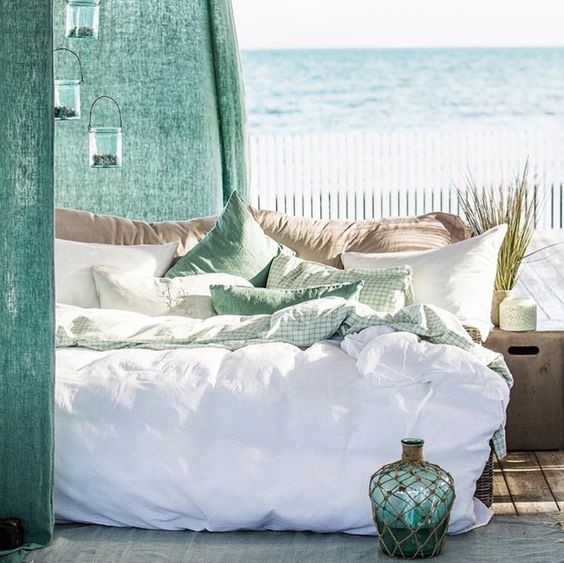 paola_marella's tweet photo. Go #green ! Ecco il #mood di questo venerdì… perché una casa al mare non è solo bianco e blu e qualche nota di verde darà carattere anche agli ambienti più semplici! Buon #weekend a tutti! #PaolaMarella #IConsiglidiPaola #verde https://t.co/GtrDS68X88