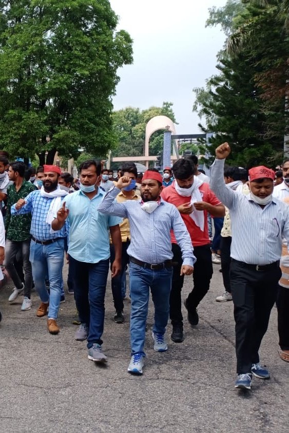 DhilorSamajwadi's tweet photo. #No_class #No_Fees
#KG to #PG
आज मेरठ यूनिवर्सिटी में अभिभावकों के साथ हो रहे अन्याय के विरोध में आंदोलन जारी...!!
#इन्कलाब_ज़िंदाबाद @yadavakhilesh @samajwadiparty @MediaCellSP @ARajesh_SP @digvijaysinghd9 @Republic_Bharat @NareshUttamSP https://t.co/qZd8XsazoJ