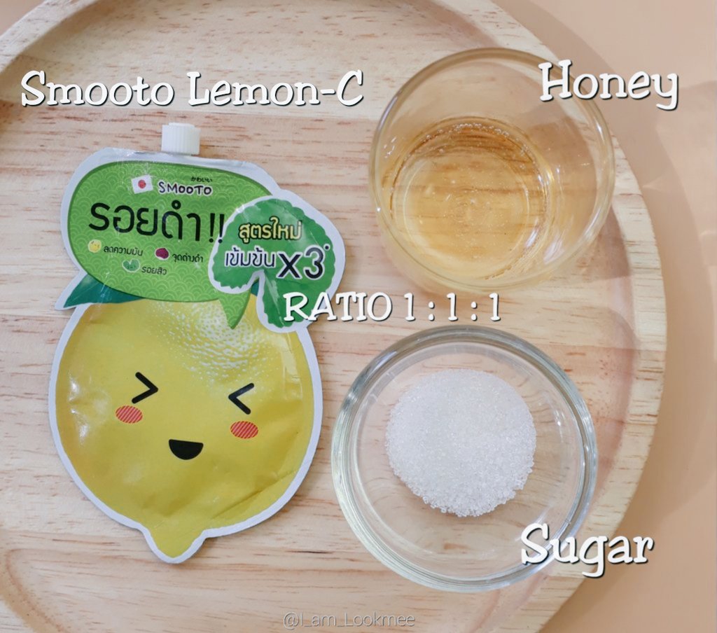 babybearlookmee's tweet photo. มามาสก์หน้าลดรอยสิว และจุดด่างดำกันจ้าา ส่วนผสมใช้แค่ Smooto Lemon-C ผสมกับน้ำตาลทรายและน้ำผึ้ง ในอัตราส่วนที่เท่ากัน มาสก์หน้า 10 นาทีแล้วล้างออก ทำเป็นประจำ 1- 2 ครั้ง/สัปดาห์ ผิวใสห่างไกลรอยสิว และจุดด่างดำได้ในงบไม่เกินร้อยบาท 👍 #รีวิวเซเว่น #ใช้ดีบอกต่อ https://t.co/DyQ8SqpyKe