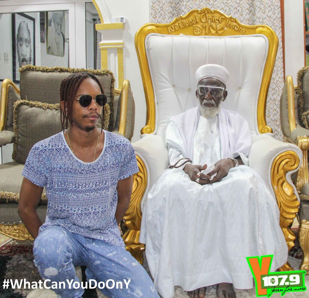 Y1079FM's tweet image. Scenes from Fadama, the premises of the national Chief Imam 

#WhatCanYouDoOnY w/ a cow?