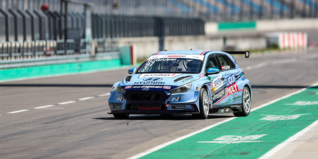 Hyundai_DE's tweet image. #TCRGermany: Mit Antti Buri 🇫🇮 und Nico Gruber 🇩🇪 startet das Hyundai Team Engstler am Wochenendeauf dem #Lausitzring als #Titelverteidiger in die #Saison 2020 der #ADAC TCR Germany 🏁. fal.cn/39sXw