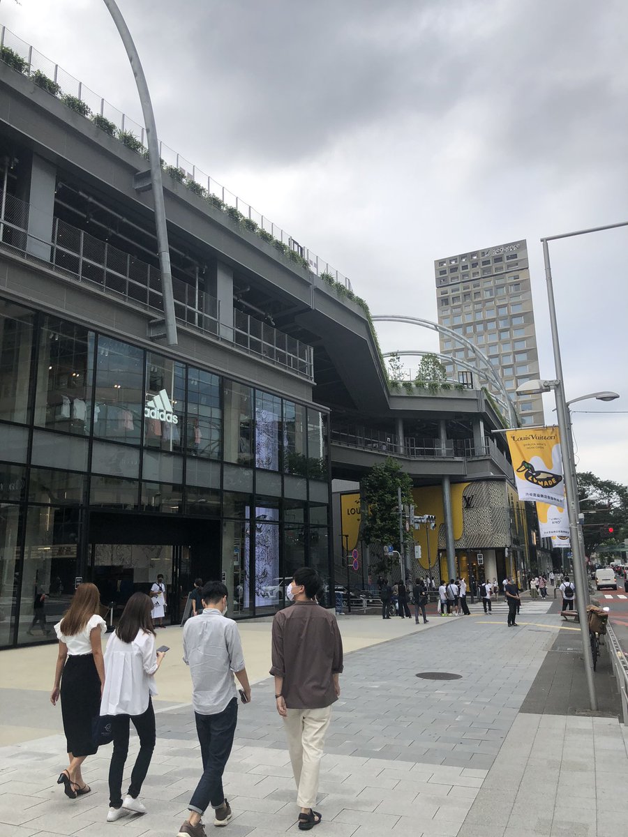 tkb_shintaro's tweet photo. ミヤシタパーク
8/1〜なのかな？事前登録と当日登録した人しか入れないみたいでした〜

渋谷横丁は凄く楽しそう🍺✨
コロナ禍じゃなければ…

#ミヤシタパーク https://t.co/BHs3veQFMX