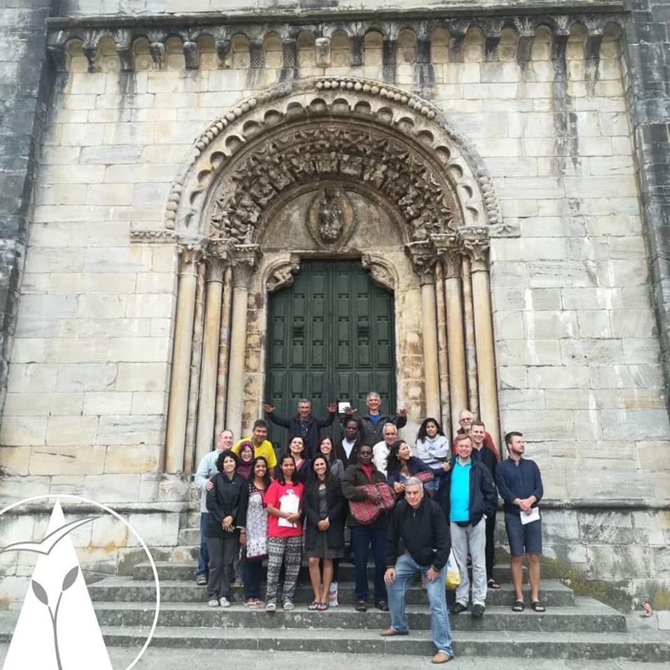 IdenteYouth's tweet photo. Day 9: #palasdelrei ⏩ #arzua 🔝30 km Do I live, with a sense of offering, my daily cross? ✝️ Or do I run away from it?🏃🏻♀️🏃🏻💨 Road Signs: The “Cruceiro”☦️ #rutajacobeaidente2020 #online #StJamesWay #caminodeSantiago #melide #leboreiro #furelos #identepilgrims #Lugo #Galicia https://t.co/VapRLB89YE