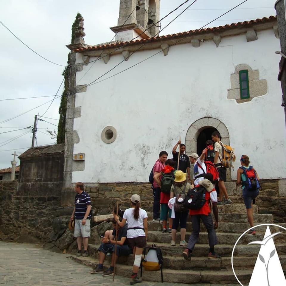 IdenteYouth's tweet photo. Day 9: #palasdelrei ⏩ #arzua 🔝30 km Do I live, with a sense of offering, my daily cross? ✝️ Or do I run away from it?🏃🏻♀️🏃🏻💨 Road Signs: The “Cruceiro”☦️ #rutajacobeaidente2020 #online #StJamesWay #caminodeSantiago #melide #leboreiro #furelos #identepilgrims #Lugo #Galicia https://t.co/VapRLB89YE