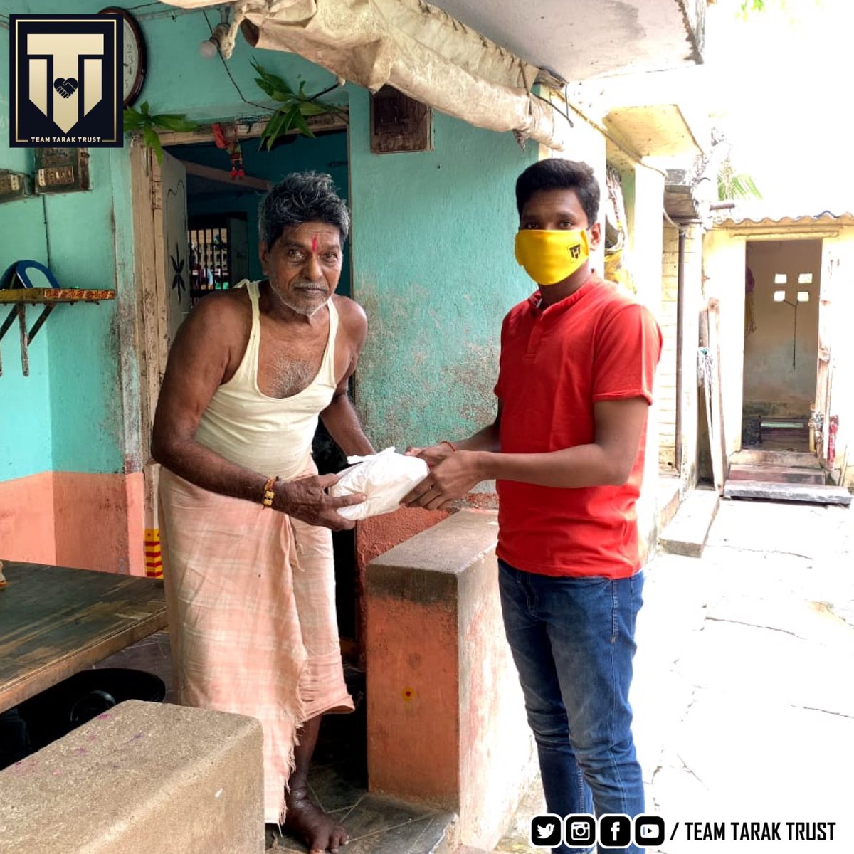 TeamTarakTrust's tweet photo. Day 110 Of Donate A Meal Campaign Our @TeamTarakTrust members donated meals to 50 + Needy people At Penumaluru , Vijayawada. 

@tarak9999 ❤️
#TeamTarakTrust 
#DonateAMealwithTeamTarakTrust https://t.co/RxNmOoqynx
