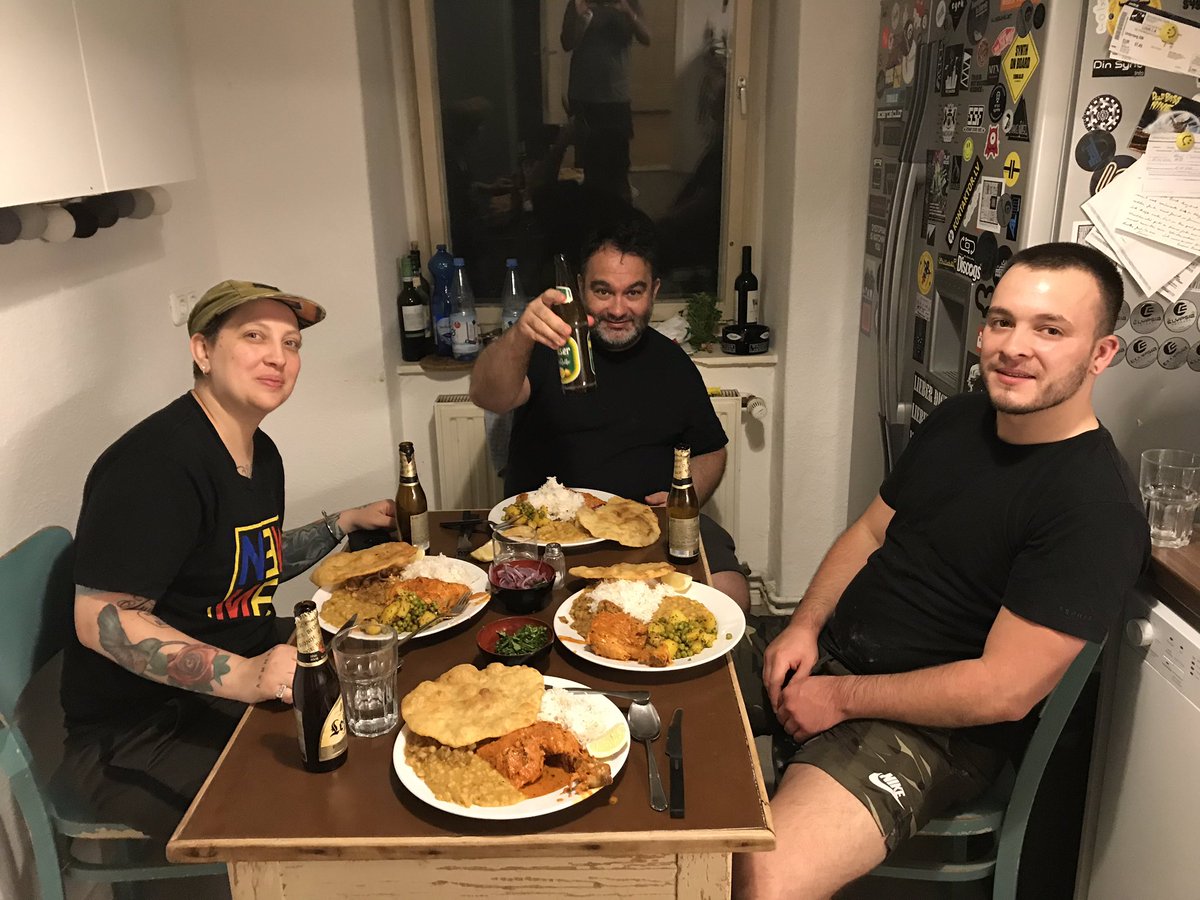 alan_oldham's tweet photo. Dinner with friends. Grateful! #alinka #sammy #pascal #cyrk #expatlife https://t.co/G725h1T1tX