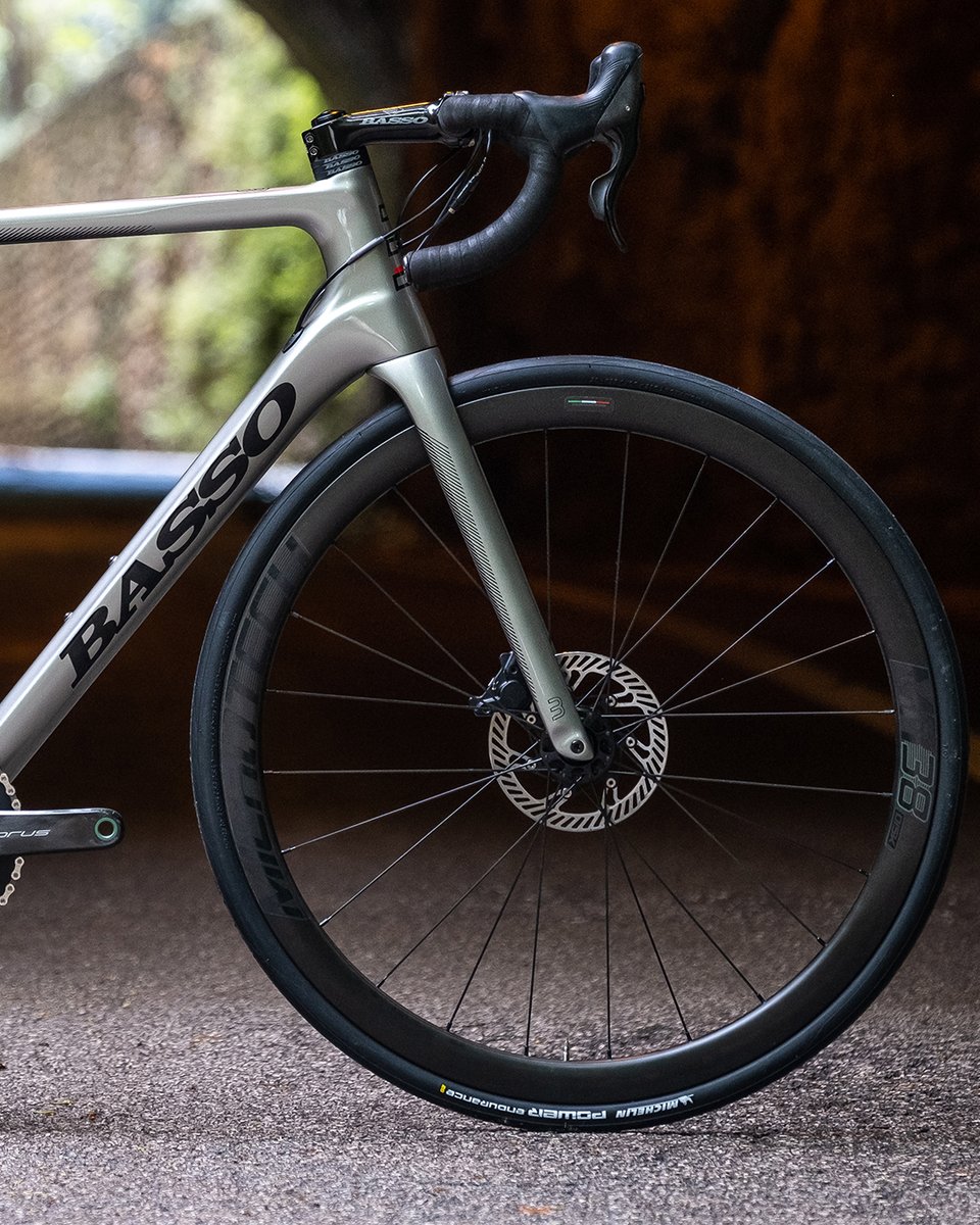Constructed by hand, in house, the Astra, just as the rest of Basso frames, are made to be as beautiful inside as out. basso.news/Astra

#RideBetterRideBasso