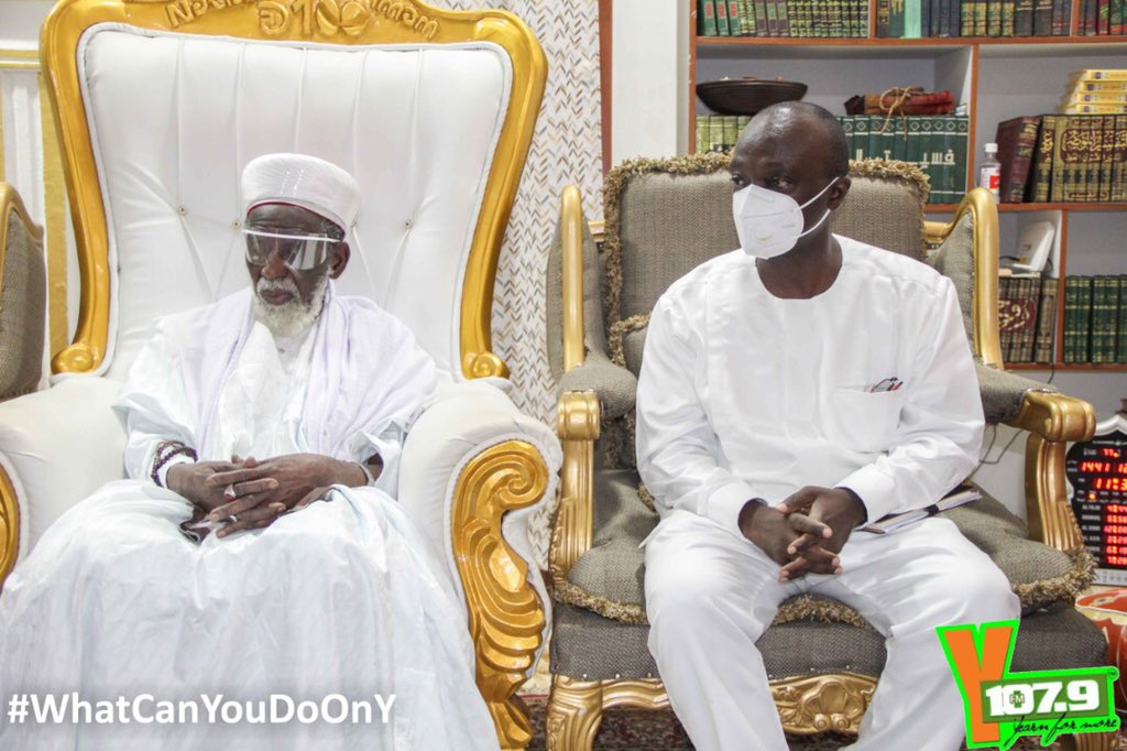 JonnyStone_'s tweet image. We gave the biggest cow in the country to the Chief Imam yesterday all thanks to @survivorgh_ @iambrownberry and #WhatCanYouDoOnY. #EidAladha