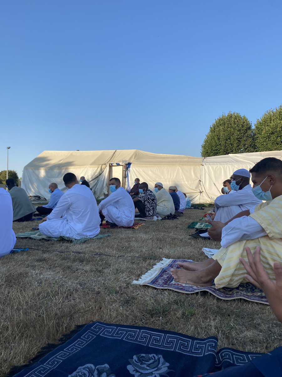 Bonjour <a href="/Rambouillet_78/">Mairie de Rambouillet</a> en ce jour de la fête de l’aïd je vous interpelle. Depuis plus de 10 ans les Rambolitains de confession musulmane sont en attente d’un espace de prière decent. Cette tente de fortune faisant office de mosquée, elle devient insalubre et ne dégage pas une...