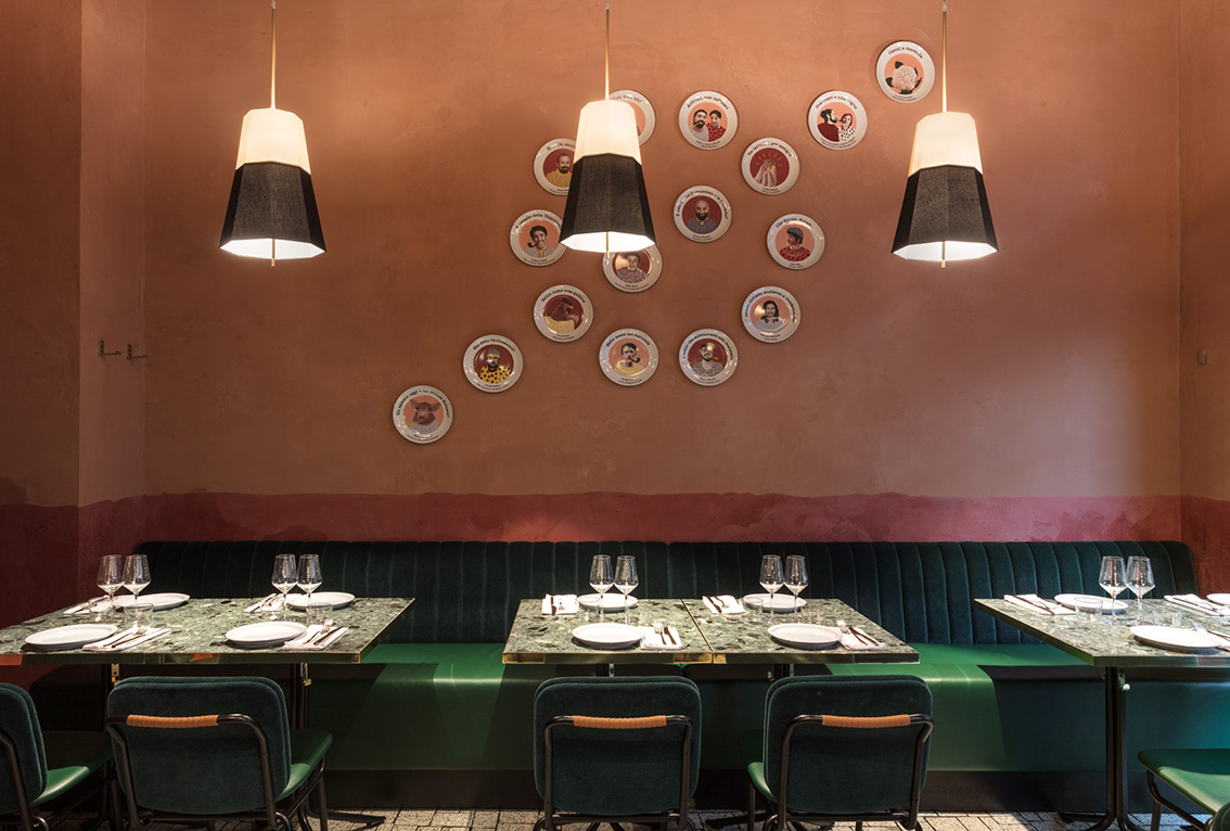 14septembre's tweet photo. RØST the milanese neo-bistrot joins the 14 Septembre family! A concept of traditional Italian cuisine, eco-responsible, simple and true to the rediscovery of poor cuts, rare vegetables and always in season with a very large selection of natural wines 🇮🇹
#14septembremilano https://t.co/AMORBtLqXj