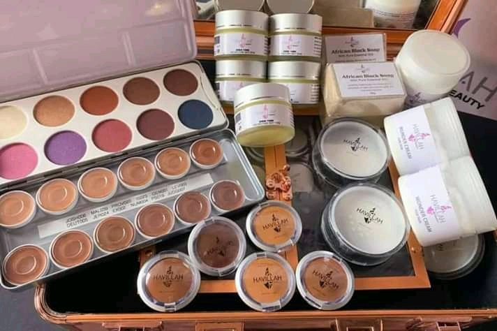maureen_zitha's tweet photo. @HavillahBeauty is available Nationwide.. So you can get access to your #HavillahBeauty products at your nearest agent 💃🏾💃🏾

Check our website for variety of skin care and and make up range.
https://t.co/osrf05re5J
Socials:🗣️🗣️👇👇 https://t.co/CAy1FHI1Ol
https://t.co/YXsTOrrBhK https://t.co/ybAF4zjXtY