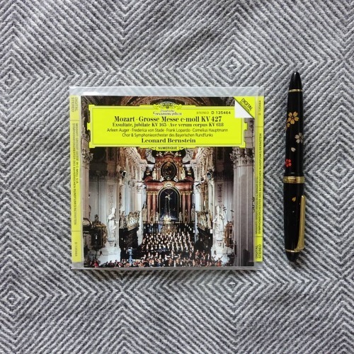 ClassicalCritic's tweet photo. #morninglistening to #Mozart’s #CMinorMass on @dgclassics w/@BRSO, @LennyBernstein, #ArleenAuger, #FredericaVonStade, #FrankLopardo &amp; #CorneliusHauptmann

Amazon: https://t.co/9x9B7PSGjY

Lennie’s instincts work beautifully in this work, which positivel… https://t.co/1Up03ZQewe https://t.co/hwugUIeb67