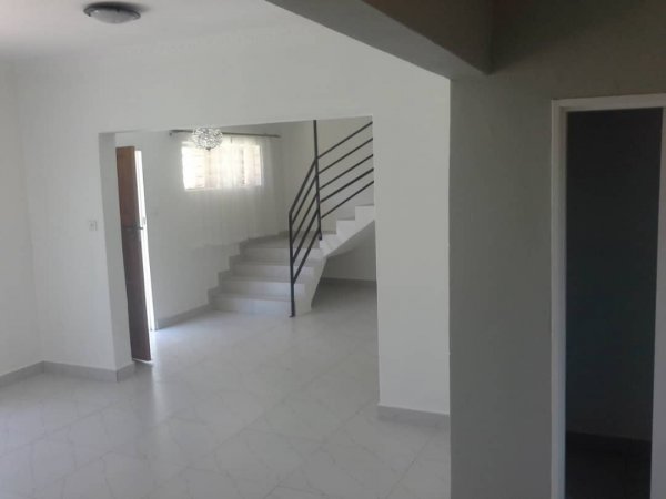 zam_loop's tweet image. 3 bedroom flat, master self contained, in Roma for rent. Water, electricity and weekly clean maid. Own motorised gate entrance. 2 parking ports.

For more: bit.ly/30fKxCs

#RealEstate #ZedTwitter #Rent #StayInTheLoop