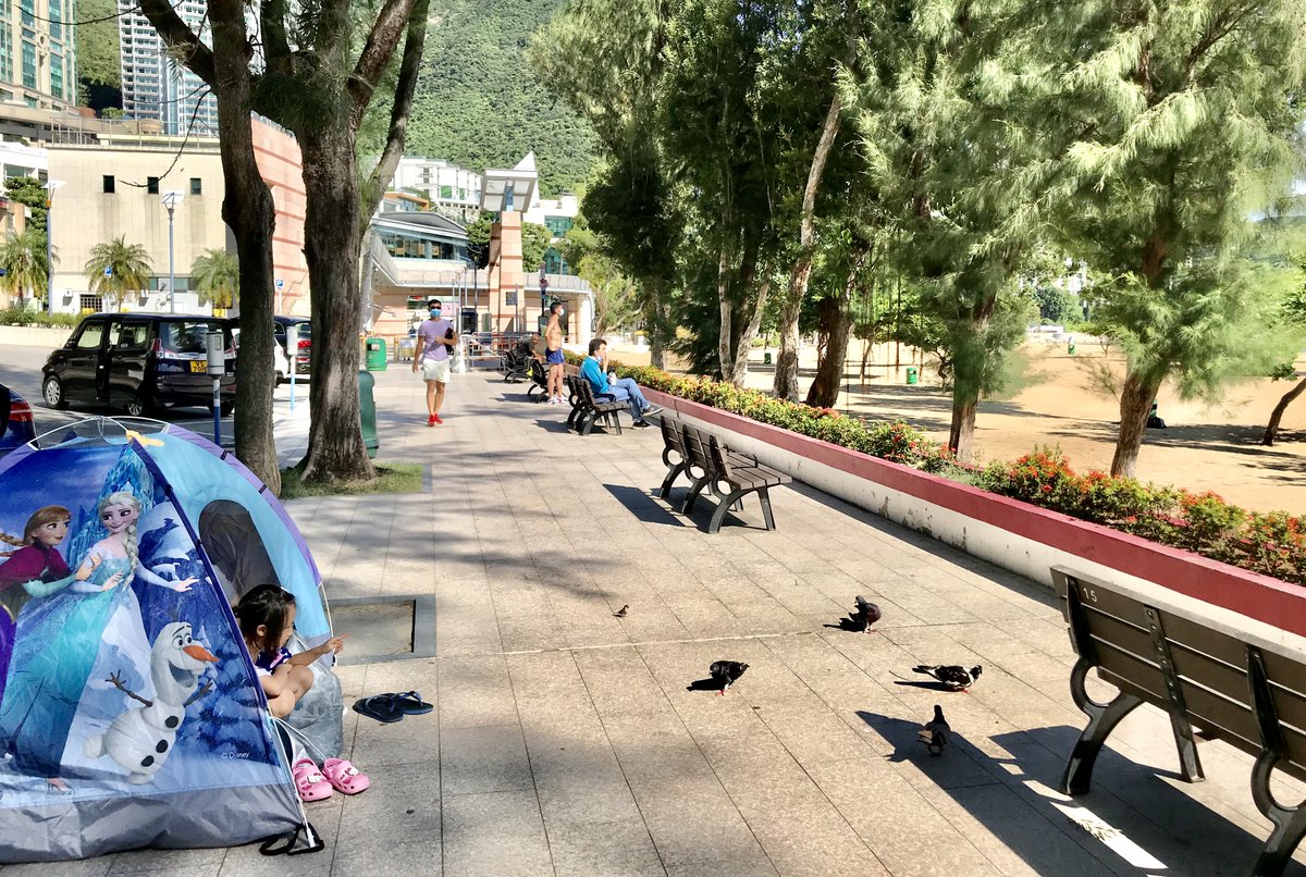ThePointTaken's tweet photo. #VisualHK: A view from afar
People still enjoy the view from a distance as beaches in #HongKong have been temporarily blocked off since July 15 to curb the third wave of the #COVID_19 outbreak. (📷 Raymond Chan / China Daily) https://t.co/CFG1Z8PwgR