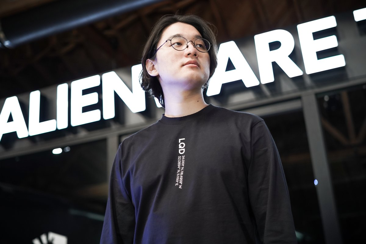 TLCoreJJ's tweet photo. Hi everyone, with the LQD drop going live today I'll be doing a giveaway and picking the winner in 24hrs to people who RT &amp; Follow me. The drop goes live today at 12pm PT so don't miss out, and use the code "COREJJ" to save 5%, good luck!! https://t.co/Lw2IhAgO8G https://t.co/sRzckLNCwT