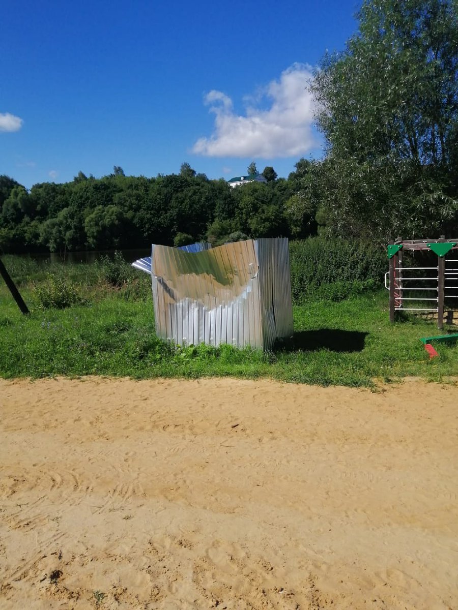 Так отдыхают некоторые люди на пляже "Веневка" с повышенным адреналином!!! Прискорбно и печально, что нет уважения к другим отдыхающим...