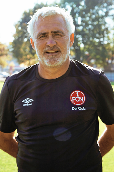 1_fc_nuernberg's tweet photo. Früher Club-Profi, heute CSR-Trainer beim #FCN und regelmäßig Experte im Fanradio - herzlichen Glückwunsch zum 5⃣7⃣. Geburtstag, Jörg #Dittwar! https://t.co/TIrpmK3SuF