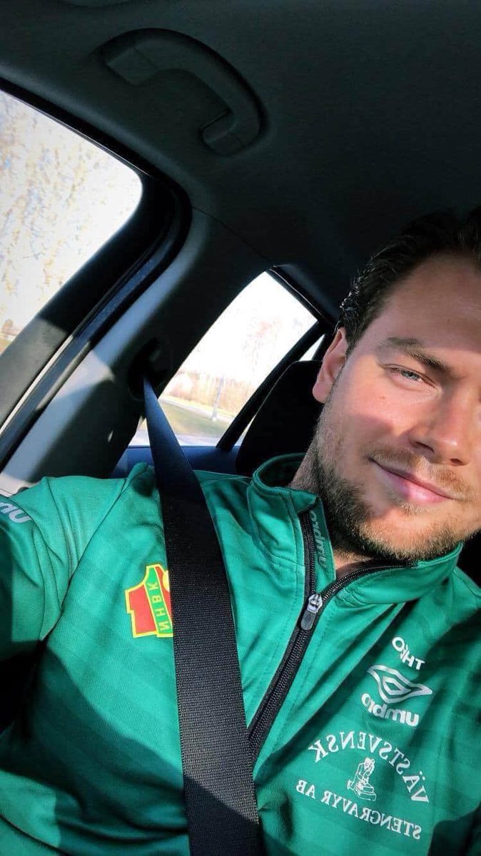 Vi vet att alla saknar att få se lokalfotbollen. Därför kommer vi under en period ge er en faktaruta med våra spelare. Ett sätt att kanske ge ytterligare insyn i vilka fina pojkar som idag stolt representerar NHBK. 

Nästa spelare på tur är Theodor
👉🏻 laget.se/NHBK_Senior/ne…