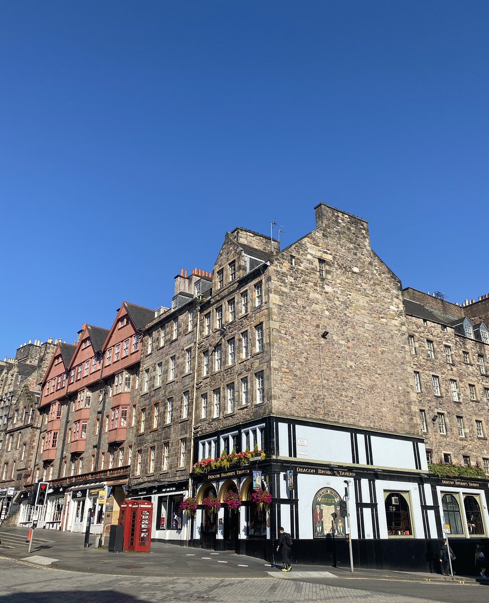Lawnmarket corner  #Edinburgh