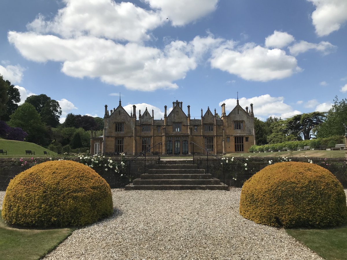 hb_bookbinding's tweet photo. I am very pleased to announce that in Sept I'll be teaching “Embroidery Techniques on Leather for Bookbinding” at the rather wonderful @DillingtonHouse, Ilminster. Residential or non-residential places available:

https://t.co/jremUV5A2P

#bookbinding #embroideredbookbinding https://t.co/3xrdAbu5oW