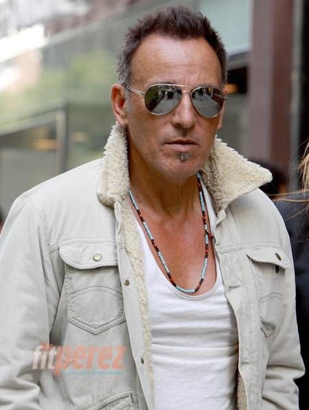 Niall Horan as The Boss a thread that he would LOVE but won't see it.