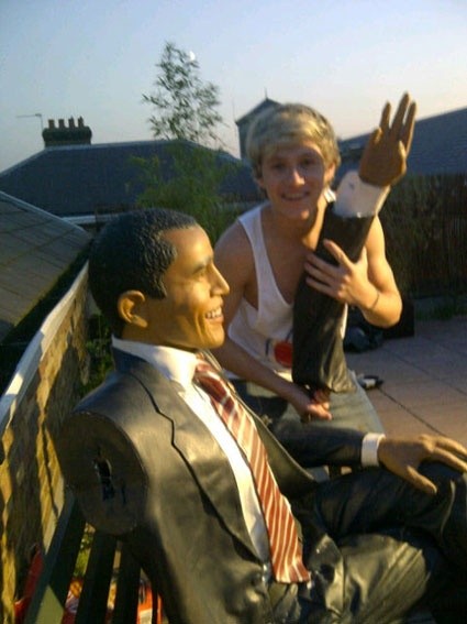 Niall Horan as The Boss a thread that he would LOVE but won't see it.