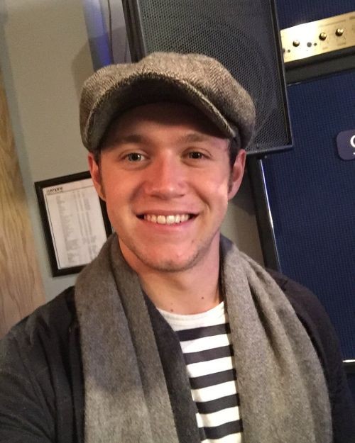 Niall Horan as The Boss a thread that he would LOVE but won't see it.