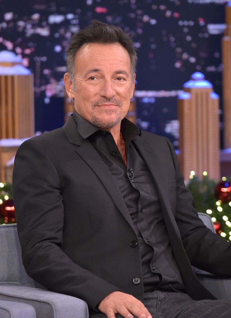 Niall Horan as The Boss a thread that he would LOVE but won't see it.