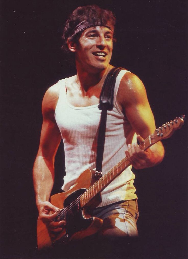 Niall Horan as The Boss a thread that he would LOVE but won't see it.