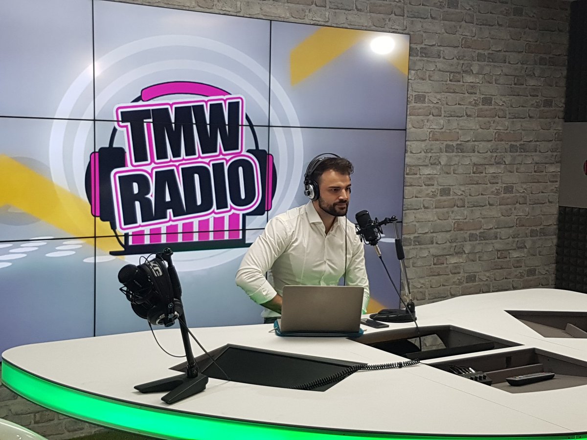 marcopiccari1's tweet photo. Continua la mattina di @TMW_radio  @enzomarangio e @ErbaIacopo con il direttore di #Calcio2000 @fponciroli #Editoriale e poi #Testacoda https://t.co/1GpWfIa8Ev