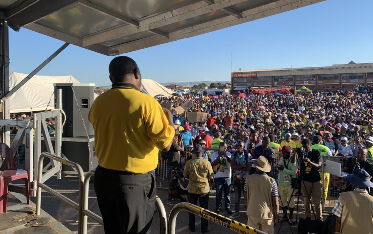 MbalulaFikile's tweet photo. Forward to Renewal and Unity #ANCFriday https://t.co/8g4j6Eyyje