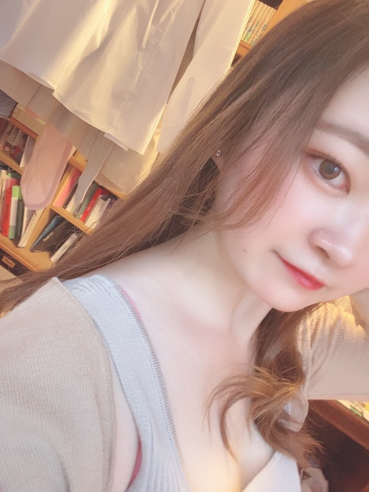 52204620's tweet photo. こんにちは！yuaです！
4月から運動不足を解消するためと痩せるために夜ウォーキングをしてます！バイトがある日はできませんが、ない日は40分〜1時間のコースを歩くようにしています🏃‍♀️ とてもいい運動です📣 https://t.co/3PPWH0kZJP