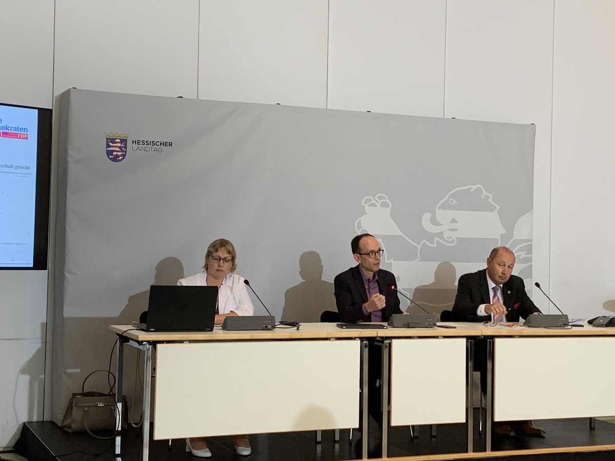 fdp_hlt's tweet photo. Pressekonferenz mit @fdp_mueller und Heini Schmitt, Vorsitzender des @dbbhessen, zu unserem Konzept "Zwei-Säulen-Strategie zur konsequenten und schnellen Verfolgung von Straftaten gegen #Polizei und #Rettungskräfte sowie Beschäftigte im Öffentlichen Dienst". #hessen #hlt https://t.co/Wlj0JZMIuc