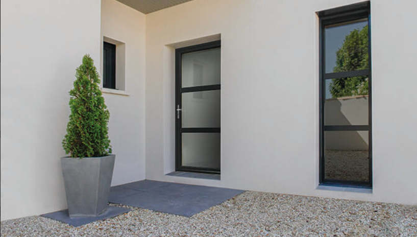 deco_brico's tweet photo. Pour apporter de la luminosité à un hall ou un couloir sombre, optez pour une porte d'entrée vitrée. Vous pouvez également remplacer un mur par une verrière ouverte sur la pièce adjacente ! https://t.co/Lb4Sfx4OlO https://t.co/pJTL9kTxGL