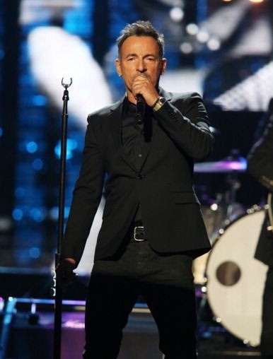 Niall Horan as The Boss a thread that he would LOVE but won't see it.