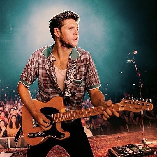 Niall Horan as The Boss a thread that he would LOVE but won't see it.