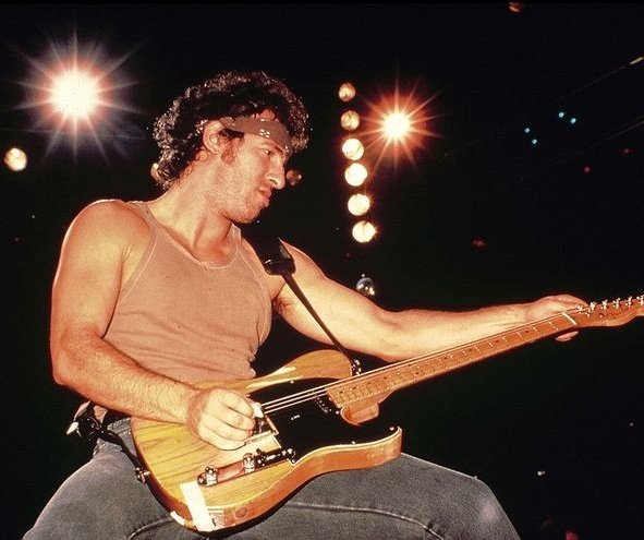 Niall Horan as The Boss a thread that he would LOVE but won't see it.