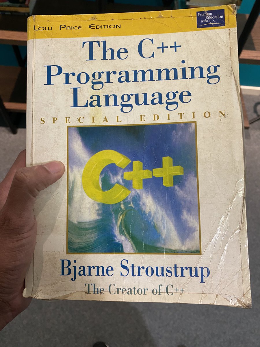 _buddhike's tweet photo. Oldest CS book I own... 21 yrs❤️ https://t.co/3apV5TmC9X