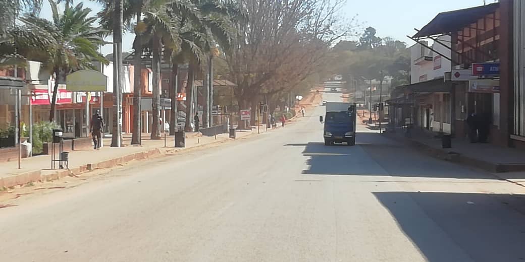 Minimal traffic in Chipinge today with banks, retail outlets and fuel stations all open.

Tune in to hourly updates on 107.5FM in Chipinge/Chimanimani and 103.8FM for the rest of Manicaland.
Livestream: diamondfm.co.zw