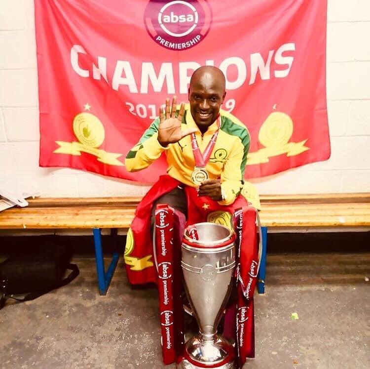 talkFootballZw's tweet photo. Tonight we will check in with with arguably one of the finest number 9 to come out of Zimbabwe Football as we talk about his career, his academy and what he has been up to during this Quarantine period. Cuthbert Malajila will be my guest tonight.  @cazola1985 @dembaredotcoms https://t.co/r7YOQfh9eL