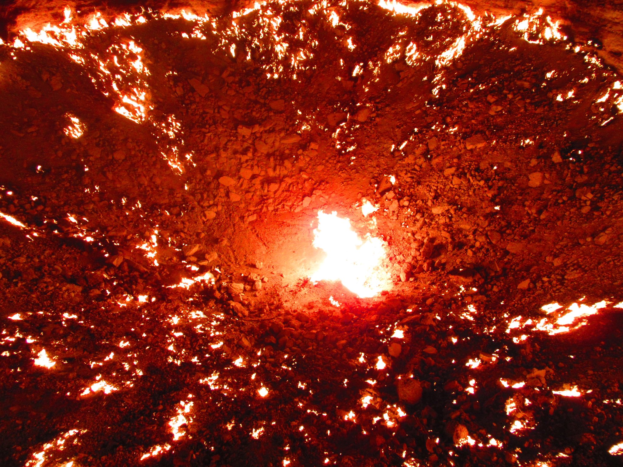 まる チリタビ 世界一周 1年前の7月31日 エア現在地 はヒヴァ ウズベキスタン ダルヴァザ トルクメニスタン 未知の国トルクメニスタンに入国 国境からの車が見つからず 目的地に着いたのは日没後 ここからは真っ暗な砂漠をひたすら歩んでいきます