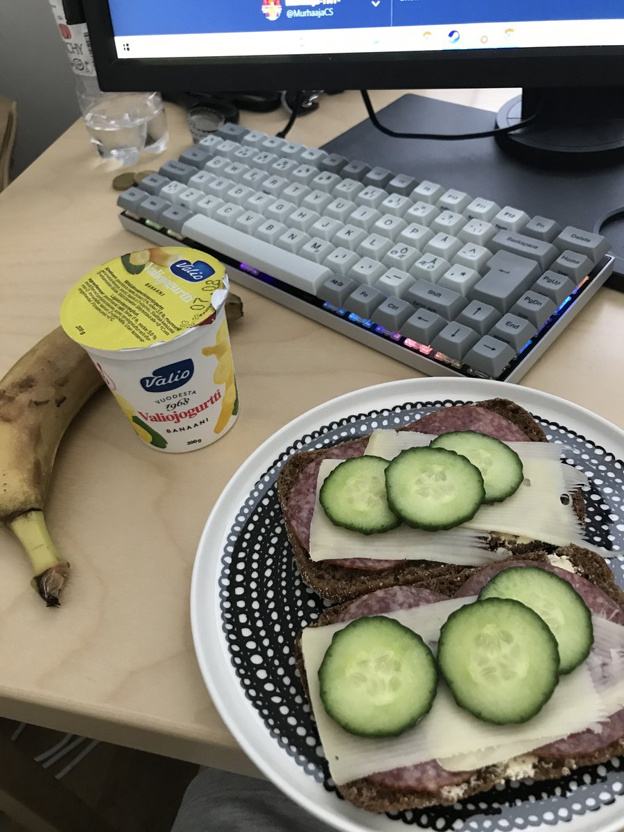 Tässä faneille ounaajan aamupala.