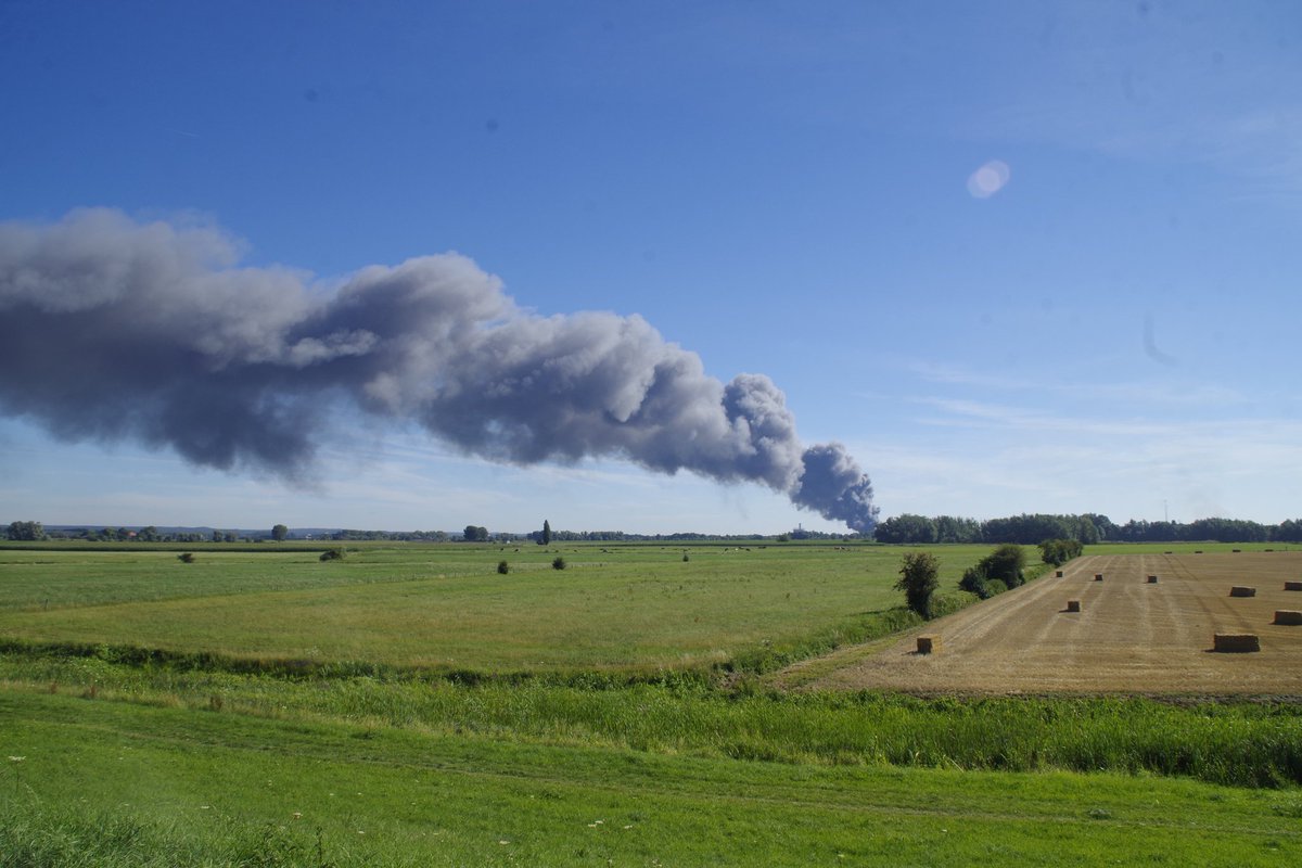 Roland1974's tweet photo. #Duiven gezien vanaf de dijk in Huissen https://t.co/SDuqptGUfq